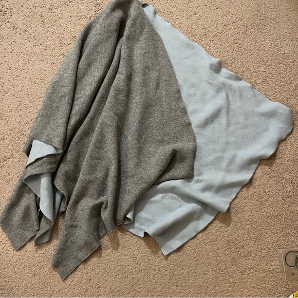 Cashmeritaly First Class Shall Poncho with Scarf - Picture 2 of 6